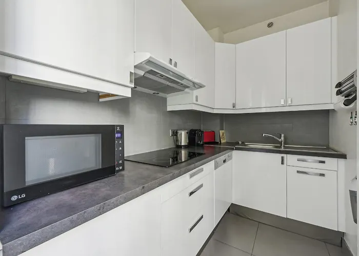 Branly - Franco Russe 1bdr B'your *